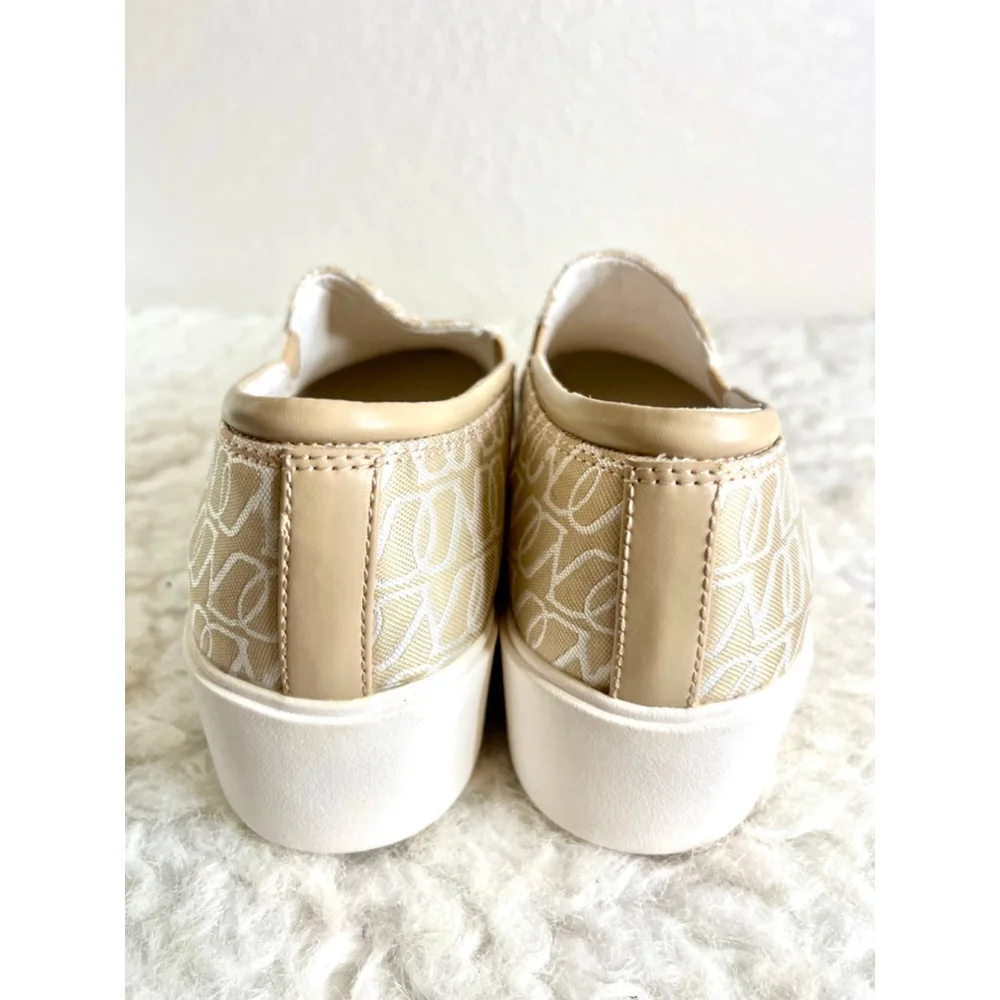 Naturalizer Women's Marianne 3.0 slip-on sneaker tan size 8.5M